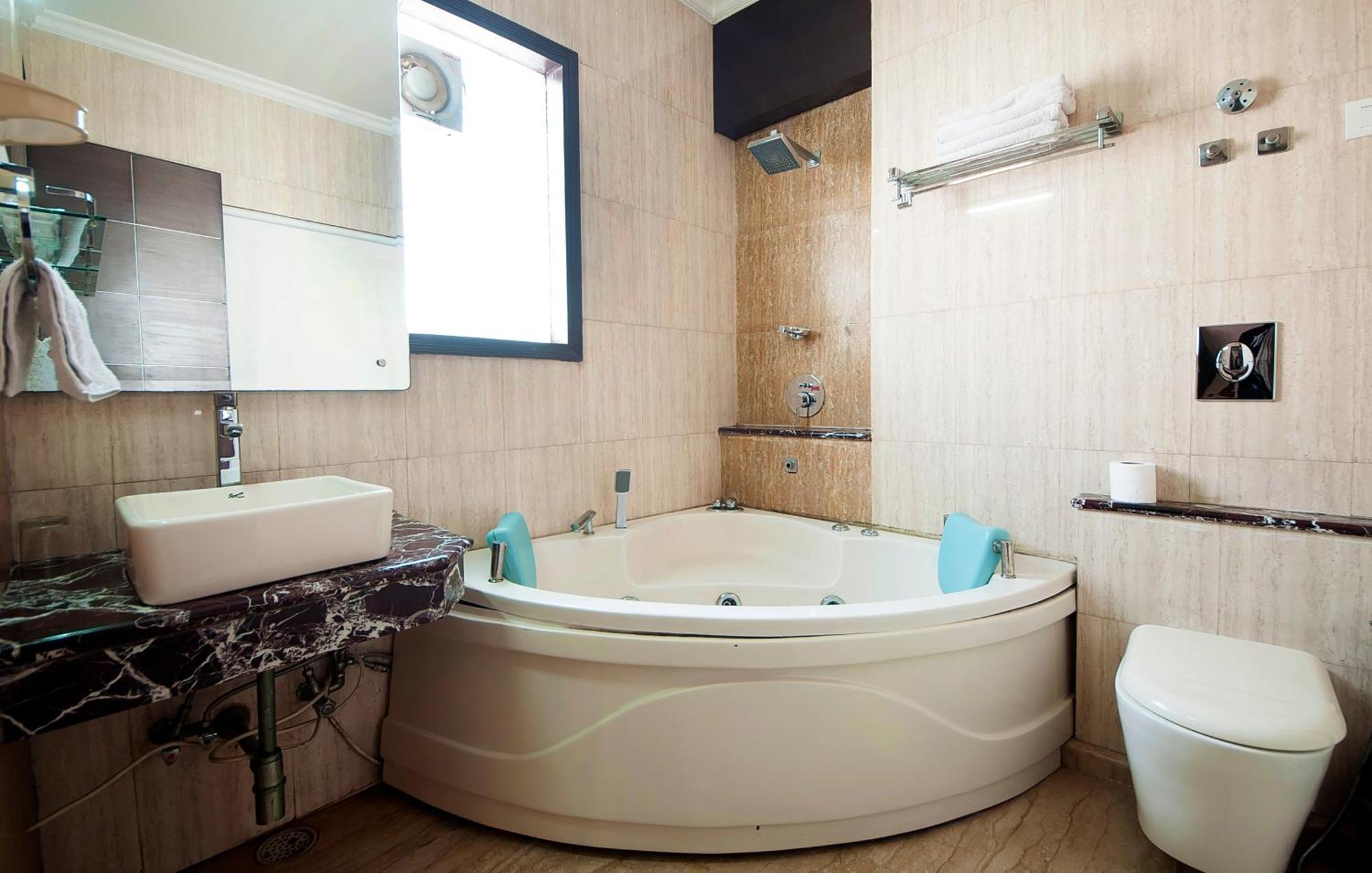 Hotel Le Cadre New Delhi Exterior photo