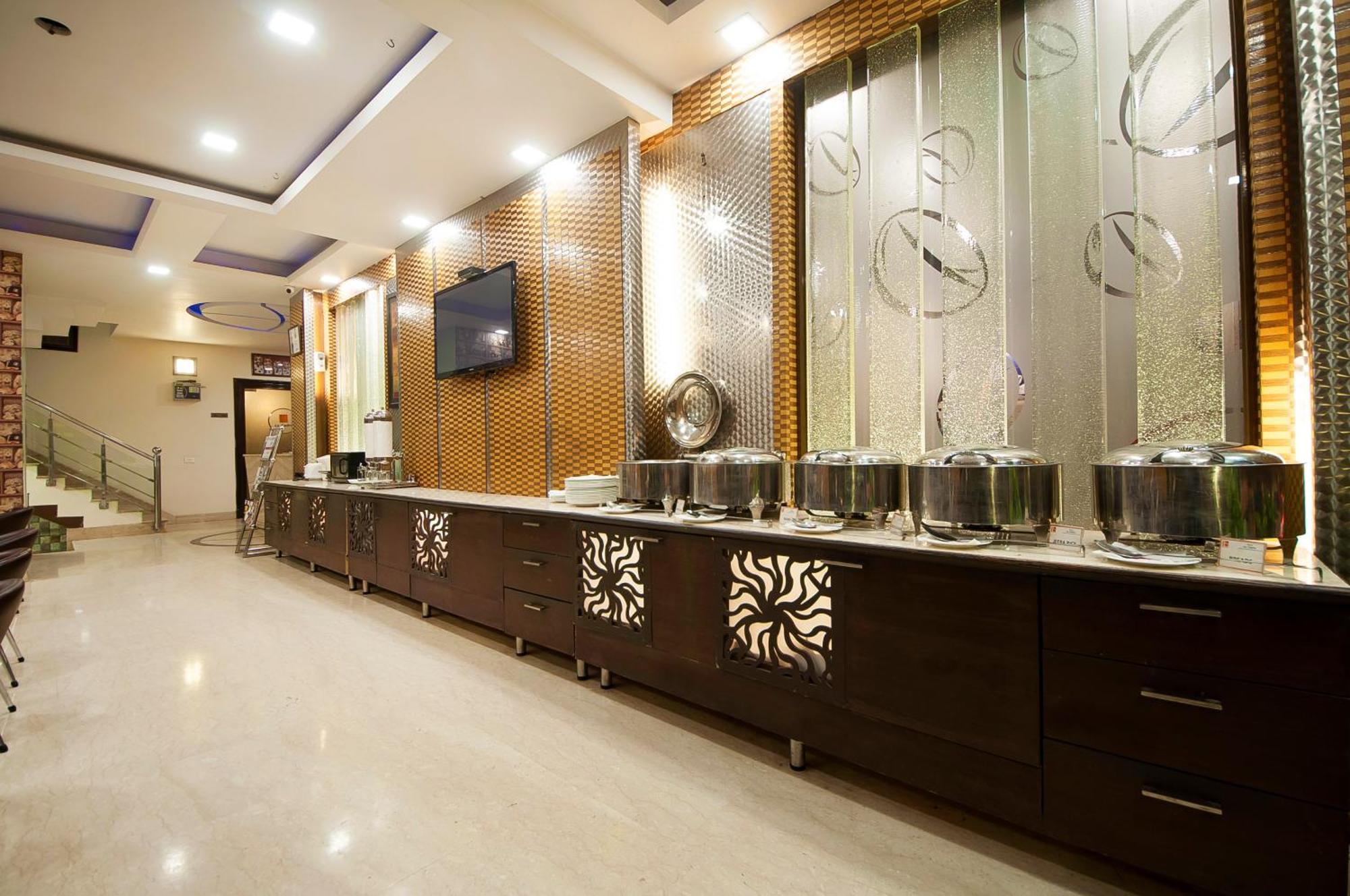 Hotel Le Cadre New Delhi Exterior photo