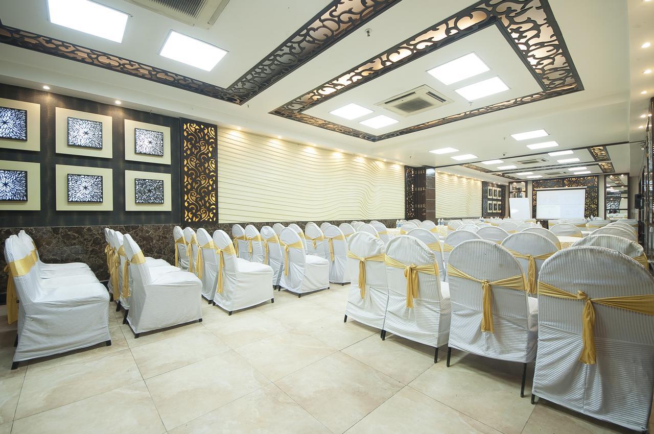 Hotel Le Cadre New Delhi Exterior photo
